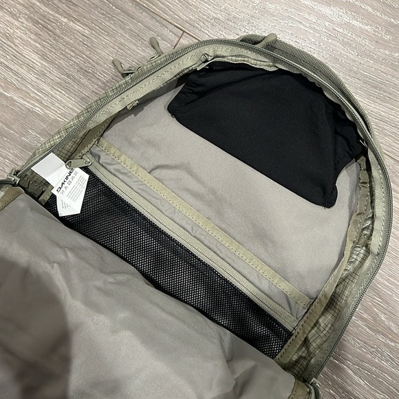 Dakine mission backpack. NWOT - Picture 6 of 9